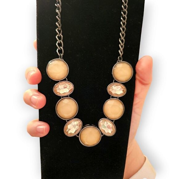 Two Shape Lady Boss Adjustable Statement Necklace - Picture 5 of 5